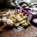 iznenadna-zelja-za-cesnjakom-i-lukom-ukazuje-na-skrivene-signale.webp.webp