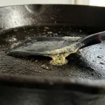 Plastika se počinje topiti na mjestu gdje dođe u dodir s kipućim uljem. plastika-se-pocinje-topiti-na-mjestu-gdje-dode-u-dodir.webp.webp